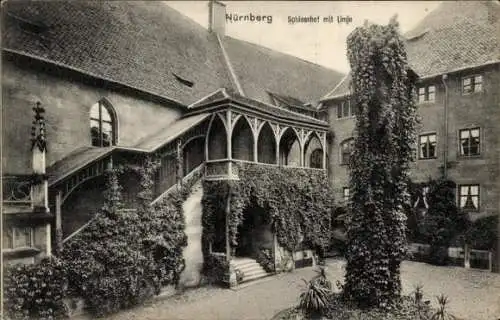 Ak Nürnberg in Mittelfranken, Schlosshof, Linde
