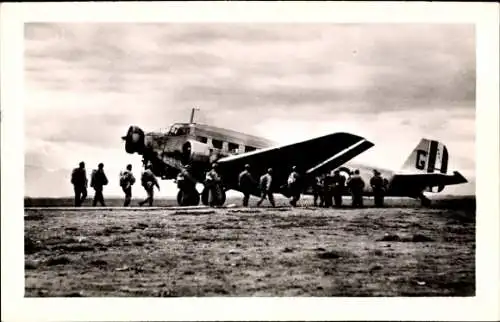 Foto Ak Französisches? Militärflugzeug, Soldaten