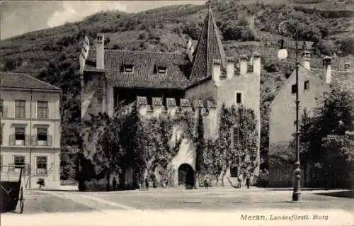 Ak Meran Meran Südtirol, Landesfürstl. Burg, Straßenansicht