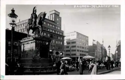 Ak Zagreb Kroatien, Jelacicev Trg, Reiterdenkmal am Marktplatz