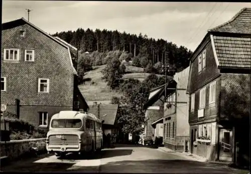 Ak Gießübel in Thüringen, Reisebus, Straßenansicht