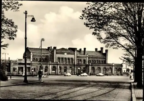 Ak Halberstadt in Sachsen Anhalt, Bahnhof, Vorplatz