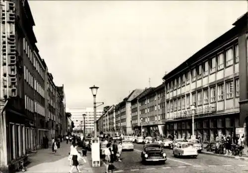 Ak Neubrandenburg in Mecklenburg, Turmstraße, Autos, Passanten