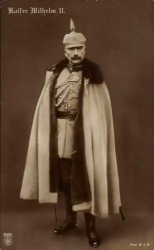 Ak Kaiser Wilhelm II., Standportrait, Uniform, Mantel