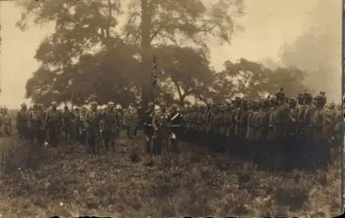 Foto Ak Kaiser Wilhelm II., Truppenbesuch im Feld, I WK