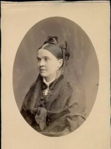 Kabinett Foto Adelheid von Löwenstein-Wertheim-Rosenberg, Königin von Portugal, Portrait