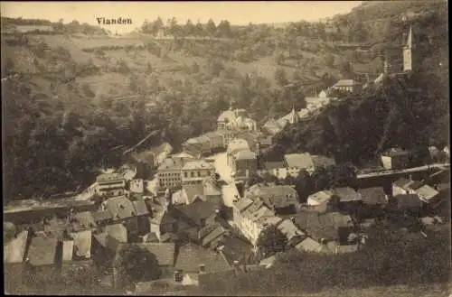 Ak Vianden Luxembourg, Luftbild vom Ort