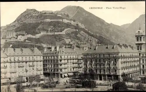 Ak Grenoble-Isère, Place Victor Hugo