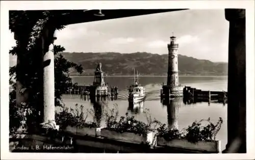 Ak Lindau am Bodensee Schwaben, Hafeneinfahrt, Leuchtturm, Schiff