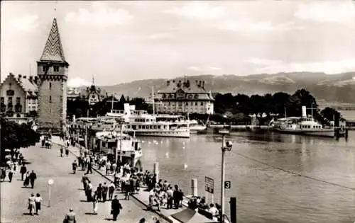 Ak Lindau am Bodensee Schwaben, Hafenpromenade, Turm, Schiffe