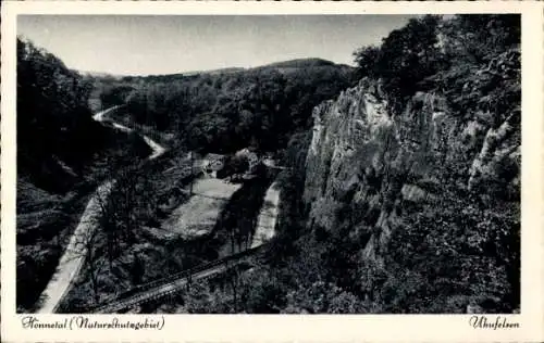 Ak Menden im Sauerland, Hönnetal mit Uhufelsen, Bahnstrecke