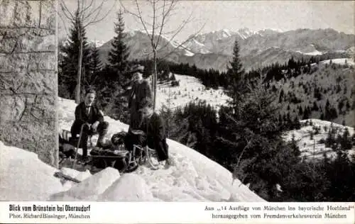 Ak Oberaudorf in Oberbayern, Brünstein, Winter, Personen mit Schlitten