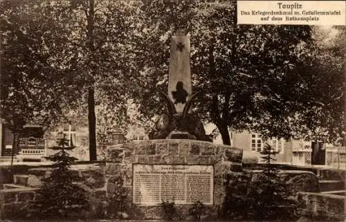 Ak Teupitz in der Mark, Rathausplatz, Kriegerdenkmal mit Gefallenentafel