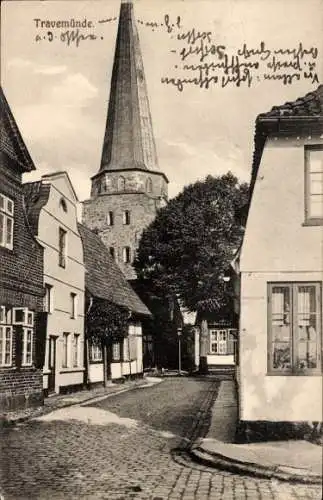 Ak Ostseebad Travemünde Lübeck, Straßenpartie, Kirchturm