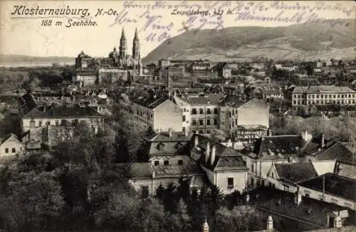 Ak Klosterneuburg in Niederösterreich, Totale mit Leopoldsberg