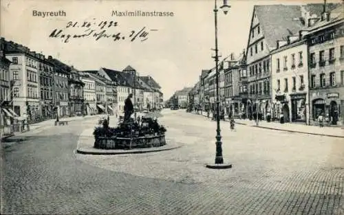 Ak Bayreuth in Oberfranken, Blick in die Maximilianstraße, Geschäfte, Brunnen, Passanten