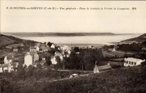 Ak Saint Michel en Greve Cotes d'Armor, vue generale, dans la lointain la Pointe de Locquirec