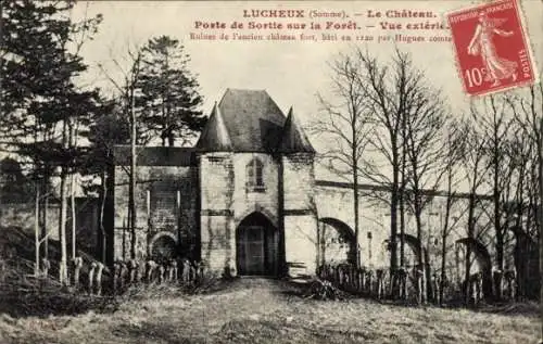 Ak Lucheux Somme, Schloss, Porte de Sortie sur la Foret, vue exterieur