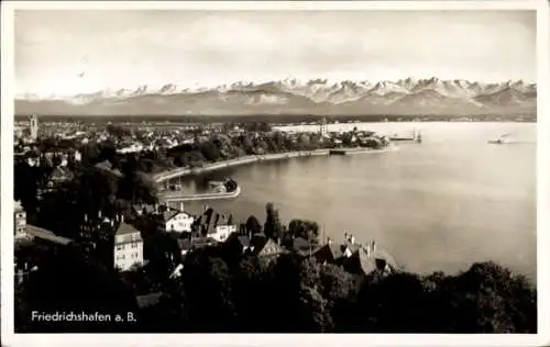 Ak Friedrichshafen am Bodensee, Totalansicht, Gebirge