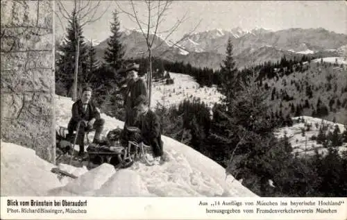 Ak Oberaudorf in Oberbayern, Brünstein, Winter, Personen mit Schlitten