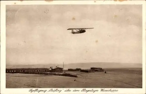 Ak Gersfeld in der Rhön Hessen, Wasserkuppe, Segelflugzeug Prüssing über dem Fliegerlager