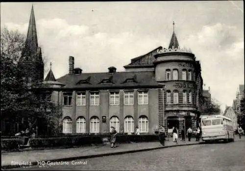 Ak Bitterfeld in Sachsen Anhalt, HO Gaststätte Central, Bus