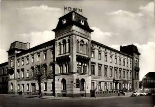 Ak Köthen in Anhalt, Bahnhofshotel, HO Hotel, Außenansicht von der Straße