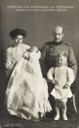 Ak Großherzog Friedrich Franz IV von Mecklenburg Schwerin, Alexandra, Christian Ludwig, Portrait