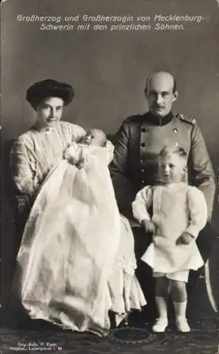 Ak Großherzog Friedrich Franz IV von Mecklenburg Schwerin, Alexandra, Christian Ludwig, Portrait