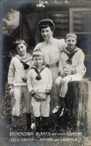 Ak Erzherzogin Blanca mit ihren Söhnen Erzherzog Rainer, Anton und Leopold