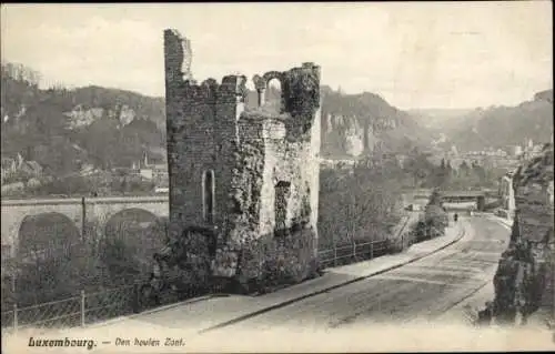 Ak Luxemburg Luxembourg, Die Ruine des Schlosses der Grafen von Luxembourg auf dem Bockfelsen