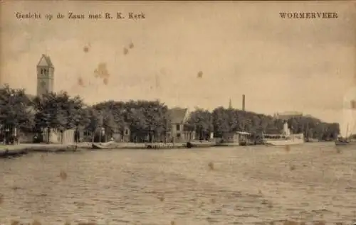 Ak Wormerveer Nordholland Niederlande, Blick auf die Zaan mit Kirche