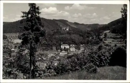 Foto Ak Leutenberg in Thüringen, Gesamtansicht, Kirche