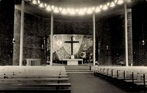 Foto Ak Badenweiler im Schwarzwald, Kirche, Innenansicht, Kreuz