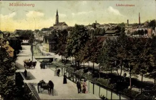 Ak Münchberg in Oberfranken Bayern, Lindenstraße, Pferdekutschen, Kirche
