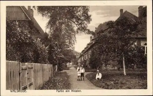 Ak Walsrode in der Lüneburger Heide, am Kloster, Kinder