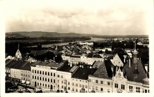 Foto Ak Braunau am Inn in Oberösterreich, Luftbild der Stadt