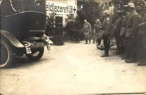 Foto Ak Feldlazarett 138, Königlicher Besuch im Felde, 1. WK