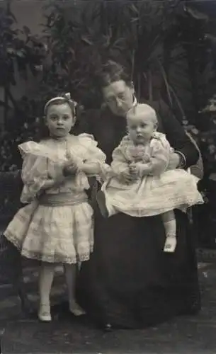 Foto Ak Prinzessin und Markgräfin Marie von Baden, Herzogin von Anhalt, Portrait mit Kindern