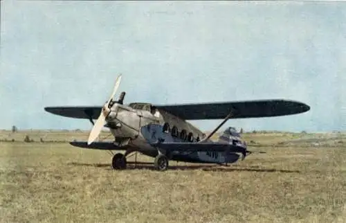 Ak Passagierflugzeug am Boden, Doppeldecker, Propeller