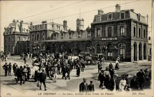 Ak Le Tréport Seine Maritime, Bahnhof, Ankunft eines Vergnügungszuges