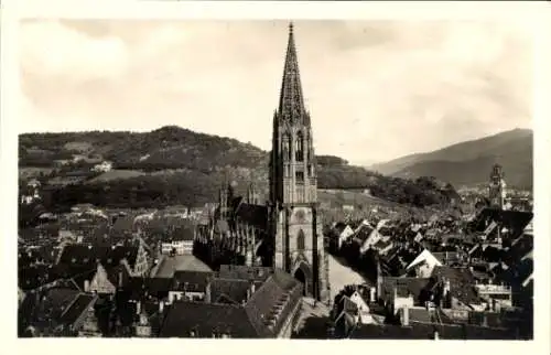 Ak Freiburg im Breisgau, Blick von der Martinskirche, Münster