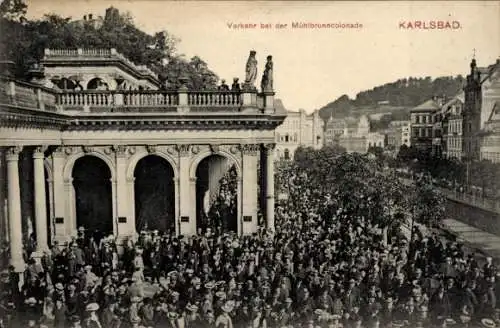 Ak Karlovy Vary Karlsbad Stadt, Mühlbrunnenkolonnade, Kurgäste