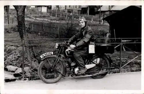 Foto Ak Man auf Motorrad NSU