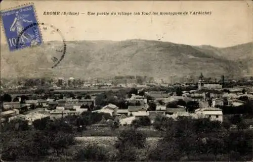 Ak Érôme Drôme, une partie du village (au fond les montagnes de l'Ardeche)