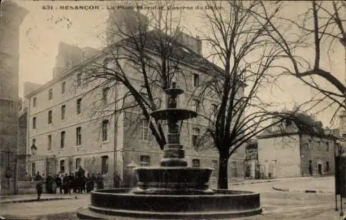 Ak Besançon Doubs, La Place Maculaz, Caserne du Genie