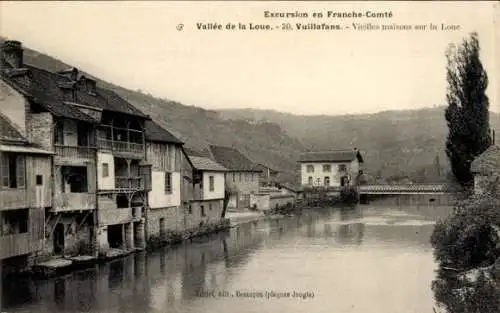 Ak Vuillafans Doubs, Vieilles maisons sur la Loue