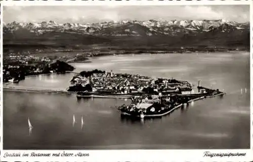 Ak Lindau Bodensee, Fliegeraufnahme der Insel, Österr. Alpen