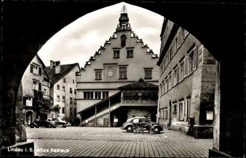 Ak Lindau am Bodensee Schwaben, Altes Rathaus, VW Käfer