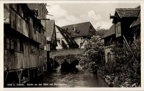 Ak Ulm an der Donau, Motiv an der Blau mit Steinbrücke